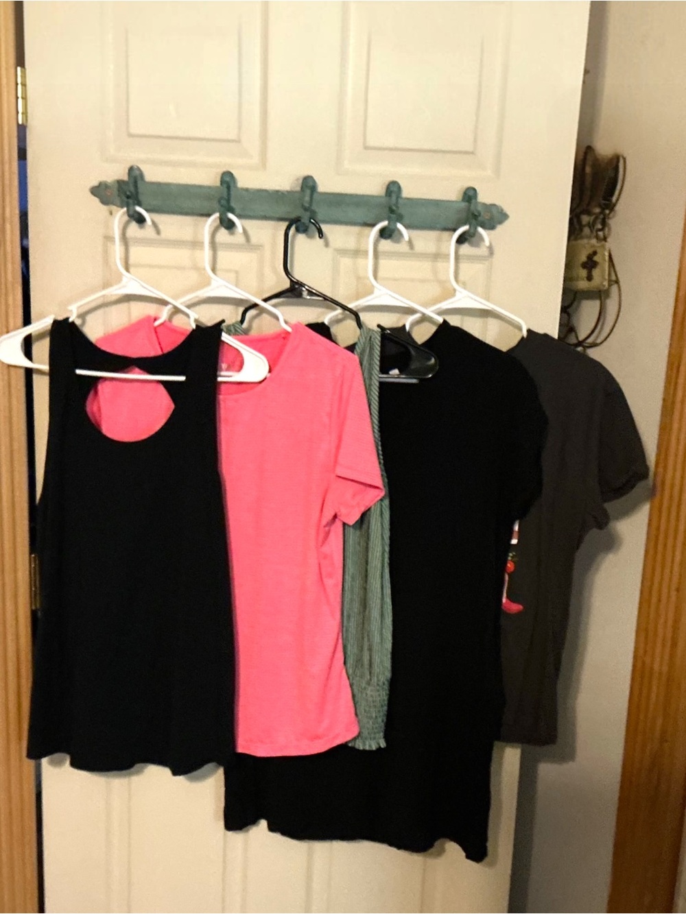 🌺BUNDLE 4 TOPS,1 DRESS, EXCELLENT CONDITION , LARGE